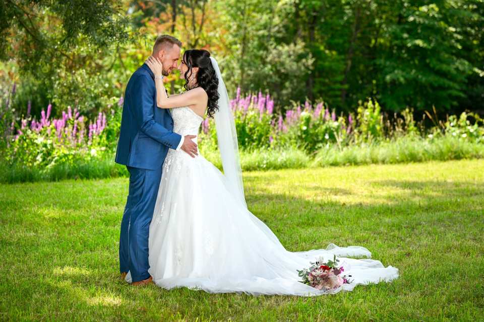 Brautpaar beim Hochzeitsshooting von Fotostudio Denk in Günzburg