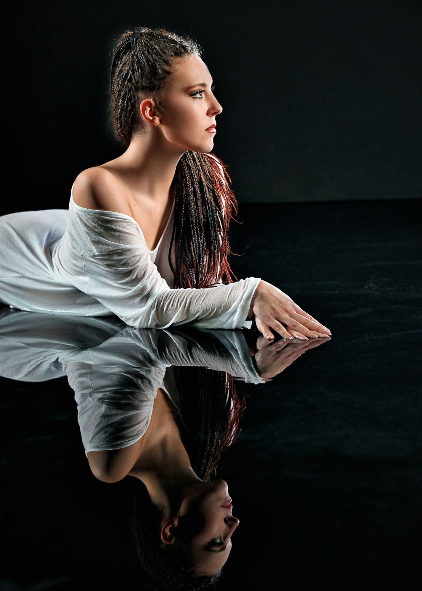 Emotionales Fine-Art-Portrait mit fließendem Stoff